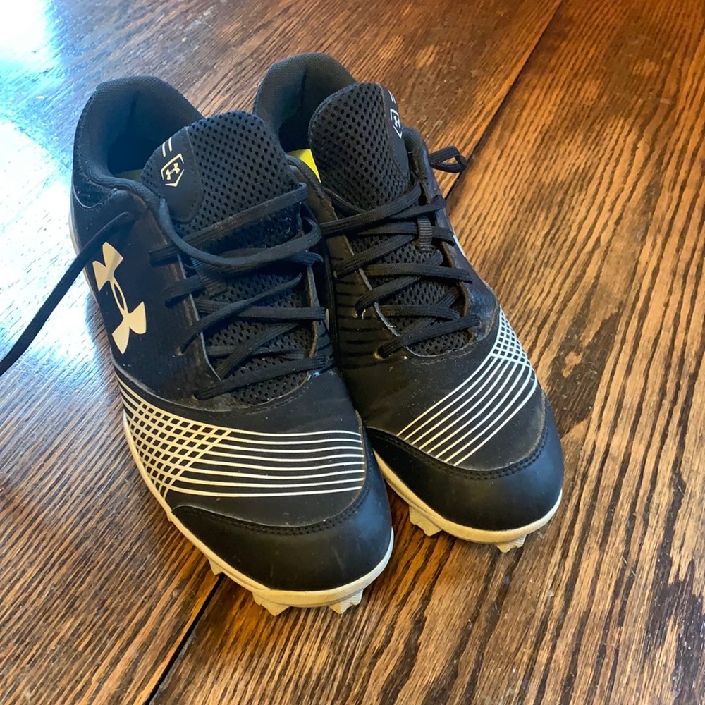 Women’s Under Urmour cleats
